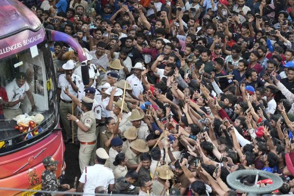 ‘पूरी दुनिया को बुलाया, 1 घंटे पहले ली परमिशन…’, बेंगलुरु भगदड़ मामले में कोर्ट में कर्नाटक सरकार का बड़ा बयान, BCCI-RCB पर फोड़ा ठीकरा
