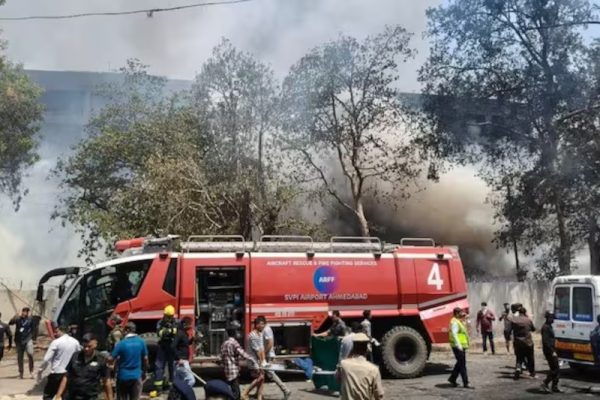 Air India Plane Crash: MAYDAY… MAYDAY… MAYDAY, क्रैश से पहले पायलट ने दिया था सिग्नल लेकिन…