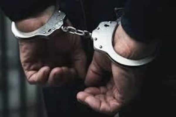 बाजार में आती-जाती महिलाओं को करता था अश्लील इशारे… भदोही से 20 वर्षीय युवक गिरफ्तार