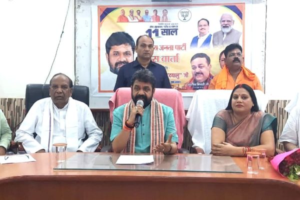 Uttar Pradesh: पिछले 11 वर्षों में गरीबी से बाहर निकले 27 करोड़ लोग- दया शंकर मिश्रा दयालु