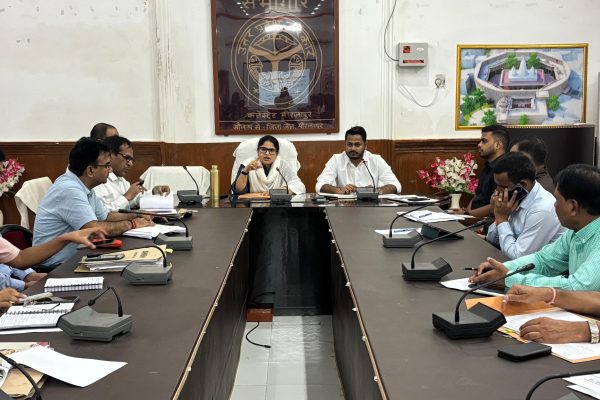 मिर्ज़ापुर: ट्रैफिक अव्यवस्था पर डीएम का एक्शन मोड, बिना परमिट ऑटो-ई रिक्शा पर सख्त कार्रवाई के निर्देश