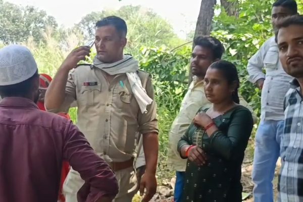 Uttar Pradesh: बिजनौर के नहटौर इलाके की गागन नदी पुल से कूदी महिला, गोताखोर चांद अहमद ने बचाई जान