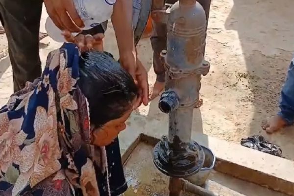 गोंडा: पति ने पत्नी को प्रेमी संग रंगेहाथों पकड़ा, फिर मंदिर में सिंदूर धोकर करवा दी दोनों की शादी