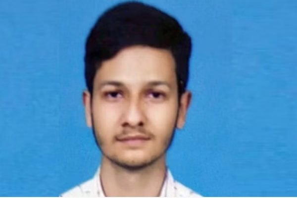 अयोध्या: 18 साल की उम्र में 51 मंदिरों पर पुस्तक लिखकर मृगेंद्र राज ने रचा इतिहास, 11वां विश्व रिकॉर्ड अपने नाम किया