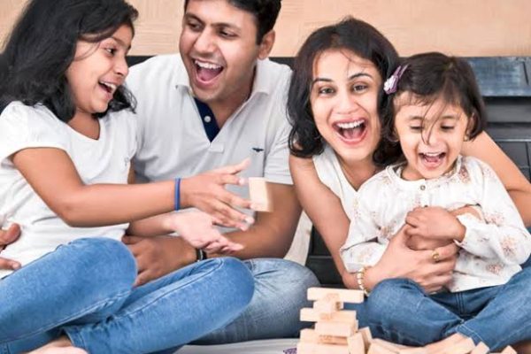 जेब खाली, सपने फीके…भारत में लग्जरी बन रहा पेरेंट्स बनना, बच्चे पैदा करना अब आसान नहीं