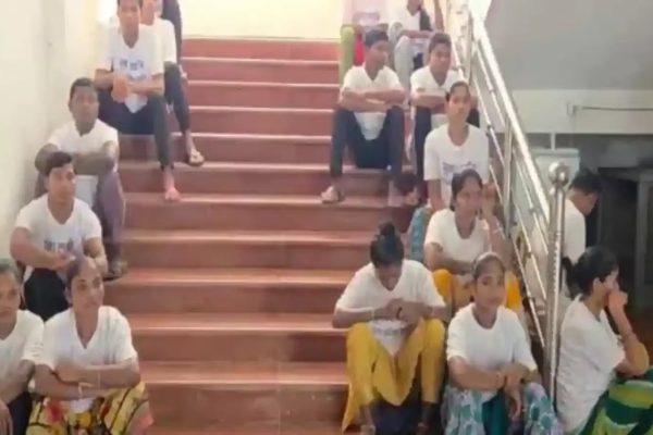 कलेक्टर एलेक्स-पॉल का किडनैपर नक्सली ने किया सरेंडर:46 जवानों की शहादत में शामिल रहा लोकेश