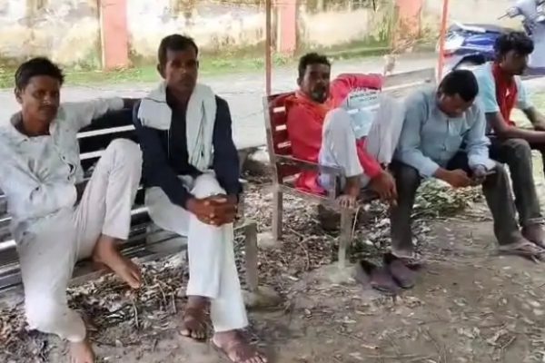 UP: लापता राजमिस्त्री का शव झाड़ियों में मिला, परिजनों का रो-रोकर बुरा हाल; हत्या की आशंका