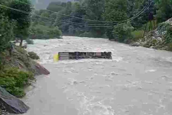 गांदरबल: ITBP जवानों को ले जा रही बस सिंध नदी में गिरी, तलाश और बचाव अभियान जारी