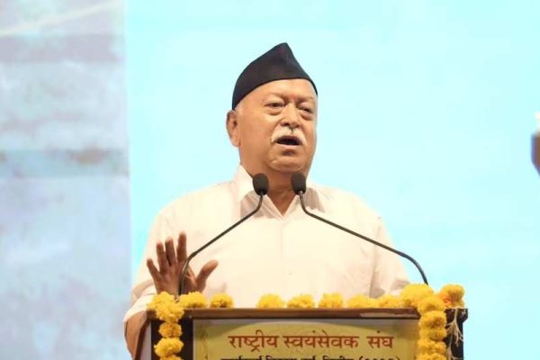 मोहन भागवत ने की 75 साल और साइड हो जाने की बात, विपक्ष ने कहा- यह PM नरेंद्र मोदी को संदेश