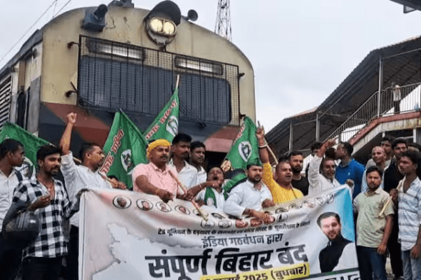 वोटर लिस्ट रिवीजन के खिलाफ आज बिहार बंद, कई जगह रोकी गई ट्रेनें, तेजस्वी ने की ये अपील..