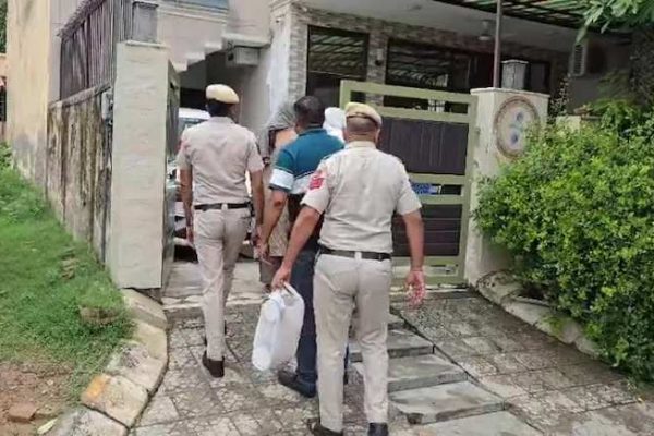 Gurugram: स्टेट लेवल टेनिस खिलाड़ी राधिका की गोली मारकर हत्या, पिता ने मारीं तीन गोलियां