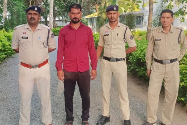 सूरजपुर: पुलिस ने नदी घाट से पकड़ा मवेशी तस्कर का मास्टरमाइंड, 18 भैंसें बरामद…गैंग फरार