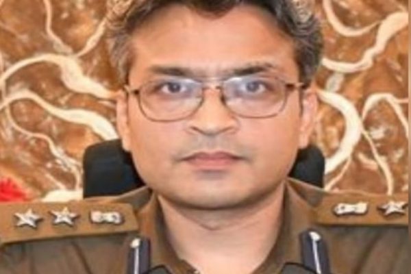 लखीमपुर खीरी: एसपी संकल्प शर्मा ने दरोगा और सिपाही को किया निलंबित, विभागीय जांच के आदेश