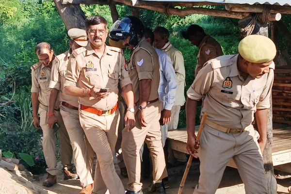 गोंडा पुलिस की बड़ी कार्रवाई: अवैध गांजा बिक्री के खिलाफ एक साथ कई दबिशें, 11 गिरफ्तार, 6.5 किलो गांजा व नकदी बरामद