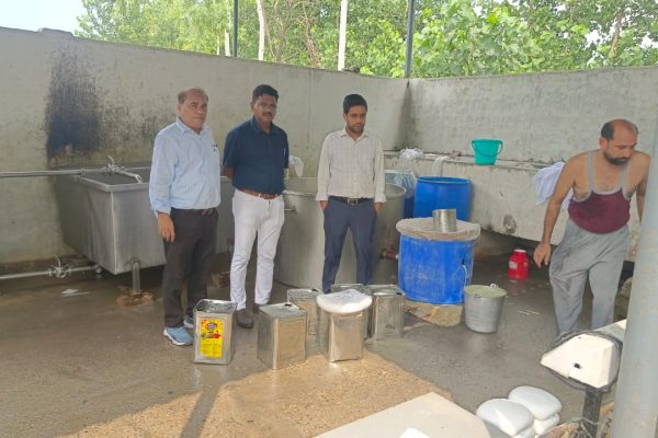 सहारनपुर में नकली पनीर फैक्ट्री का भंडाफोड़, मिलावटी सामग्री बरामद…आरोपी फरार