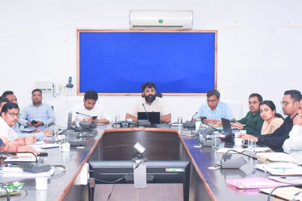 सड़क निर्माण की गुणवत्ता से किसी भी प्रकार का समझौता नहीं किया जाएगा — कलेक्टर