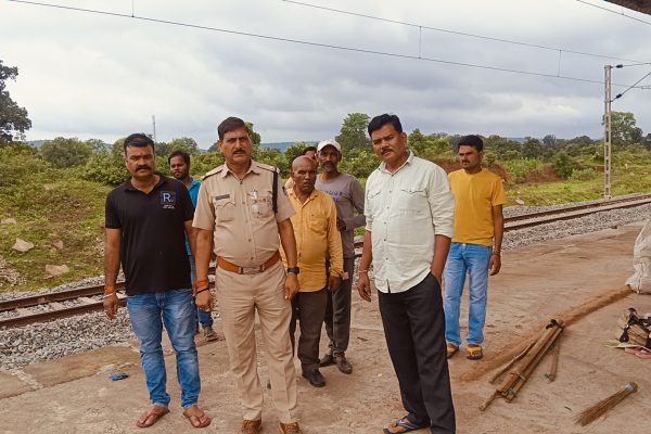 Madhya Pradesh: रीठी रेलवे स्टेशन पर बढ़ती चोरी और मारपीट की घटनाएं… पुलिस ने दी बागड़ी समुदाय को सख्त चेतावनी