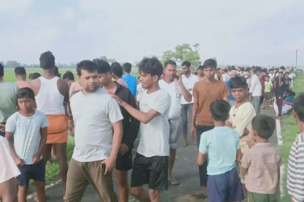 ऑटो चलाकर पाल रहा था परिवार, अब गड्ढे से मिला शव — परिजन बोले हत्या है ये!