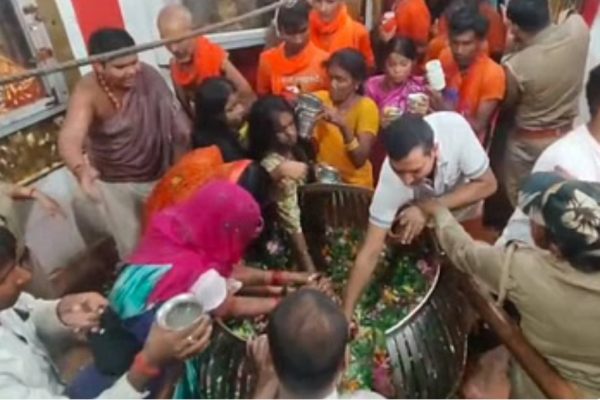 Uttar Pradesh: सावन के दूसरे सोमवार पर शिवभक्ति में डूबी रामनगरी, नागेश्वरनाथ में उमड़ा आस्था का सैलाब