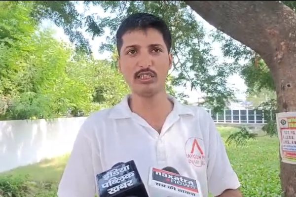 अयोध्या: “जल को जीवन दो” आंदोलन पर प्रशासन की रोक, अभिषेक सावंत ने पुलिया पर किया मौन सत्याग्रह, अनिश्चितकालीन धरने की चेतावनी