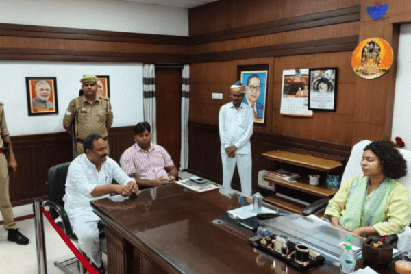 लखीमपुर खीरी: शारदा नदी की कटान से करसौर गांव संकट में, दो घर समाए…ग्रामीणों ने प्रशासन से लगाई गुहार