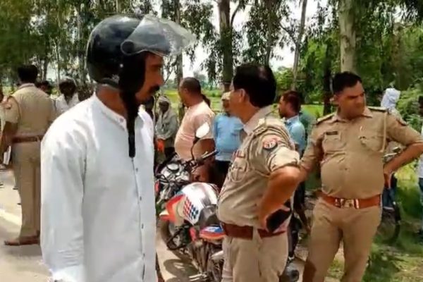 अमेठी में भीषण सड़क हादसा: तेज रफ्तार कार ने बाइक सवार दो युवकों को कुचला, मौके पर मौत