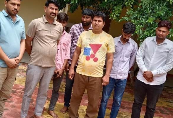 पलसाना: हाईवे के होटलों पर पुलिस की बड़ी कार्रवाई, संदिग्ध हालात में मिले युवक-युवतियां…7 हिरासत में