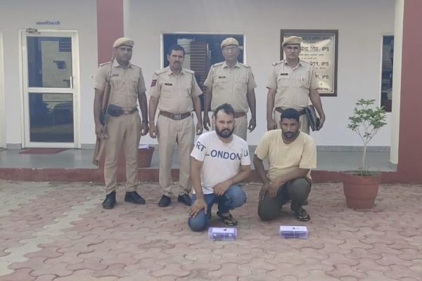 चूरू: अमेरिकी मेड पिस्टल और फर्जी पासपोर्ट के साथ दो गुर्गे गिरफ्तार, विदेश भागने की फिराक में थे दोनों हिस्ट्रीशीटर