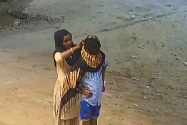सीकर: कैमरे के सामने मुंह छिपाकर निर्माणाधीन मकान से वायर व कीमती सामान चोरी, CCTV में महिला और युवती कैद