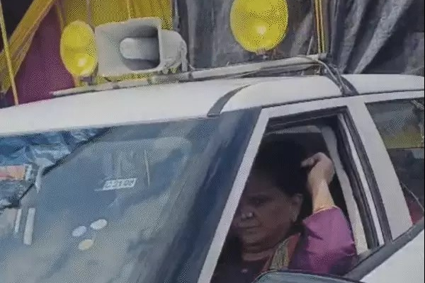 देश की पहली किन्नर विधायक शबनम-मौसी पर लूटपाट का आरोप:सब्जी व्यापारी बोला- बेटे की बधाई में मांगे 21 हजार, नहीं मिले तो सोने का झुमका लूटा
