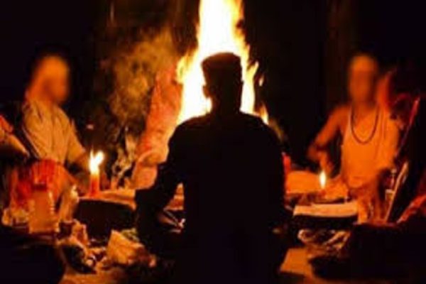 अमेठी: बेटे की चाह में ओझा के पास जा रही महिला की बीच सड़क पर हुई डिलीवरी, जन्मी बेटी…हालत नाजुक