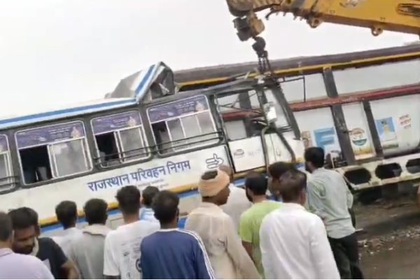 रोडवेज बस-डंपर की टक्कर में 4 की मौत,एक दर्जन से अधिक घायल
