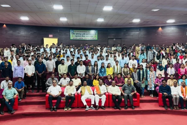 मंत्री ने दिखाया बड़ा दिल, छात्रा ने मांगा 100 बेड का गर्ल्स हॉस्टल तो मंच से ही दे दी स्वीकृति