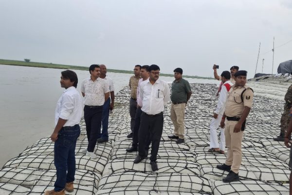 सुपौल में बाढ़ को लेकर अलर्ट पदाधिकारी, डीएम ने मझारी-सिकरहट्टा बांध का किया निरीक्षण