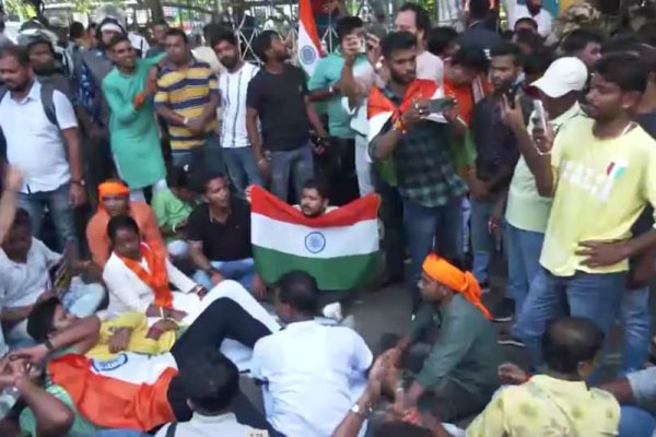 आरजी कर केस: पुलिस से झड़प में विक्टिम की मां के सिर में लगी गंभीर चोट, ममता सरकार के खिलाफ बड़ा प्रोटेस्ट