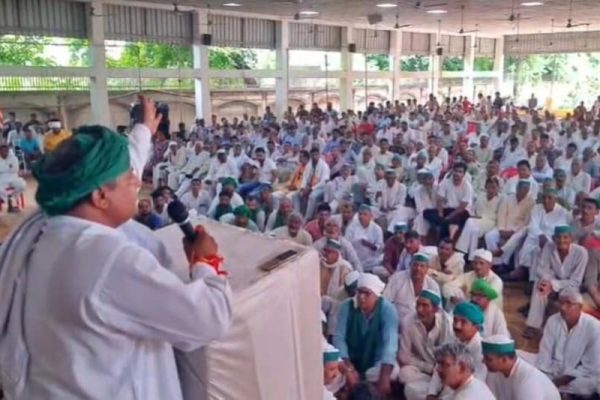 जूते मार-मारकर उतार देंगे अधिकारियों के बाल’, बागपत में खुले मंच से BKU नेता ने दी अफसरों को धमकी, बिजली विभाग को चेताया