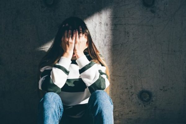 दहला देने वाली घटना: दो युवकों ने जंगल में ले जाकर 15 साल की छात्रा के साथ किया गैंगरेप
