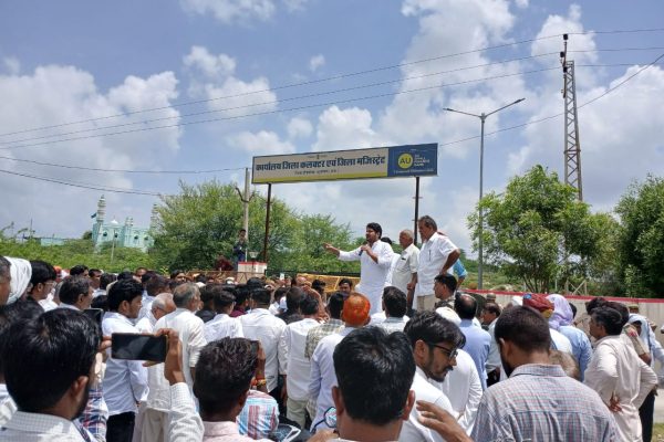 राजस्थान : “स्मार्ट मीटर का मीटर होगा डाउन! डीडवाना में विधायक मुकेश भाकर ने कलेक्ट्रेट पर बोला जोरदार हल्ला बोल