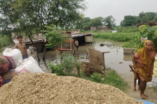 बलिया: बाढ़ के पानी में डूबे बुजुर्ग, अगली सुबह मिला शव…गांव में मचा कोहराम