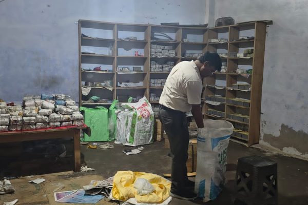 इटावा में खाद्य सुरक्षा विभाग का छापा: 300 किलो लिक्विड ग्लूकोज और 20 किलो अस्वच्छ मिल्क केक जब्त