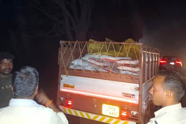 Chhattisgarh: अवैध खाद पर प्रशासन की बड़ी कार्रवाई, पिकअप वाहन जब्त