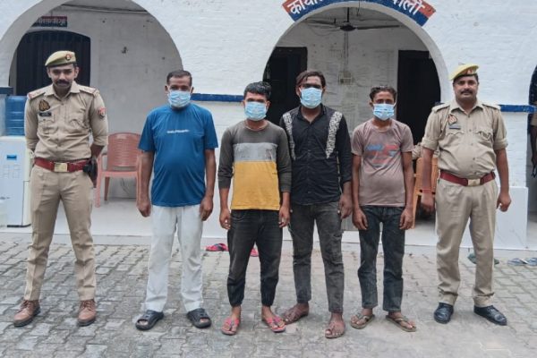 हरदोई में पशु तस्करी का खुलासा: पुलिस ने दो पिकअप पकड़ी, 35 पशु बरामद…4 आरोपी गिरफ्तार