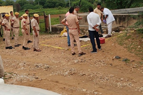 अजमेर: पानी के हौद में मिला युवक का शव, परिजनों ने जताई हत्या की आशंका, लव जिहाद के तहत दर्ज कराया मामला मांगलियावास.. मृतक को होद से बाहर निकलते पुलिस