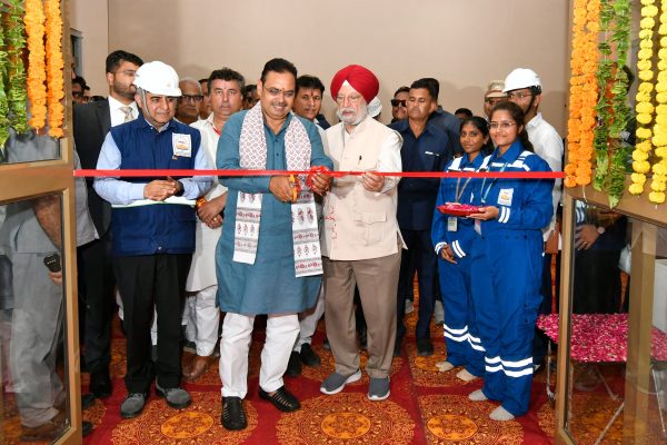 बाड़मेर रिफाइनरी का निरिक्षण करने पहुंचे पेट्रोलियम मंत्री पूरी और CM भजनलाल शर्मा