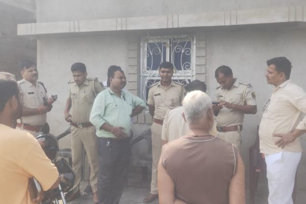 बिहार : बैंककर्मी से हथियारबंद बदमाशों ने लूटे 71 हज़ार से अधिक रूपये
