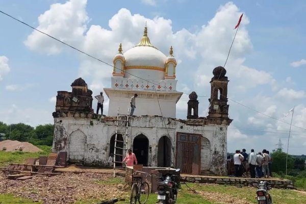 “स्वप्न हुआ सच” – मंदिर खुदाई में निकली भगवान गणेश और नंदी की मूर्तियां