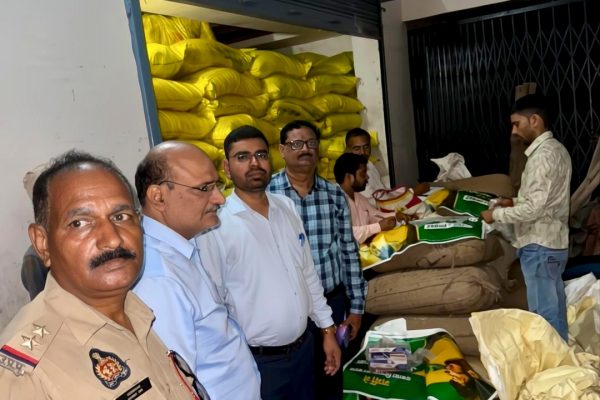 सोनभद्र : किसानों का हक छीन रहे थे कालाबाजारिए… सोनभद्र में धराया पूरा रैकेट!