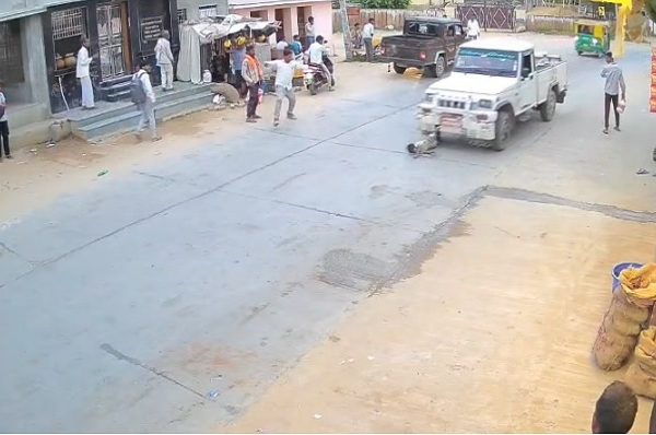 “जाको राखे साईंया मार सके न कोई”, पिकअप के नीचे आई 10 वर्षीय बच्ची…चमत्कारिक रूप से बची, वीडियो आया सामने