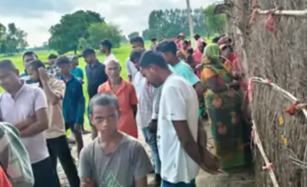 सास का पैर दबाई और कमरे में सोने चली गयी, सुबह फंदे से लटकता मिला विवाहिता का शव, मचा हड़कंप