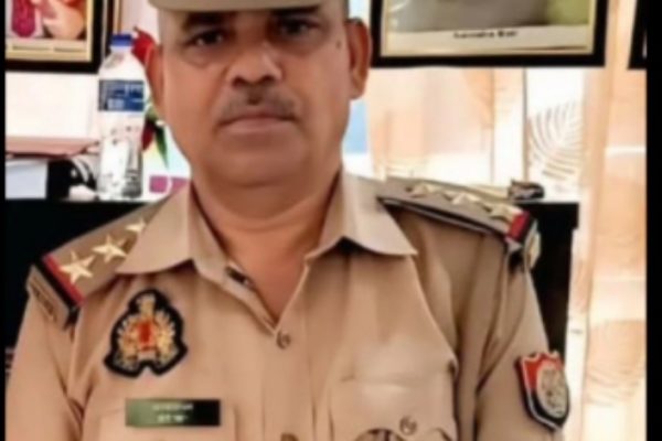 Uttar Pradesh: फरियादी को थाने से लौटाया, बोले पिहानी कोतवाल- आज छुट्टी है, कल आना; एसपी के आदेशों की खुली अवहेलना
